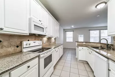 246 W Stedhill Loop, The Woodlands, TX 77384 - Photo 9