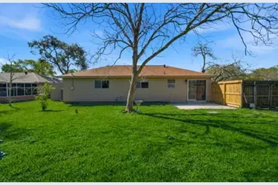 4803 28th Street E, Dickinson, TX 77539 - Photo 17