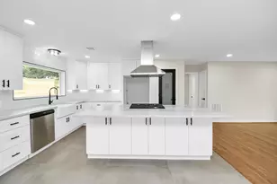 4238 T C Jester Blvd, Houston, TX 77018 - Photo 15