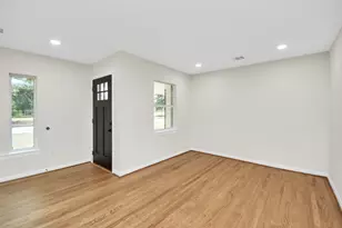 4238 T C Jester Blvd, Houston, TX 77018 - Photo 13