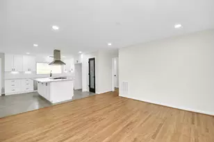 4238 T C Jester Blvd, Houston, TX 77018 - Photo 9