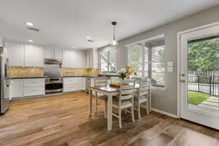 50 W New Avery Pl, The Woodlands, TX 77382 - Photo 17