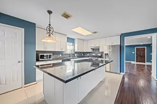 16326 Virginia Grace Dr, Sugar Land, TX 77498 - Photo 9