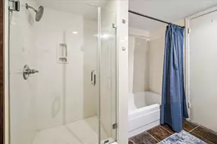 8956 Chatsworth Dr, Houston, TX 77024 - Photo 25