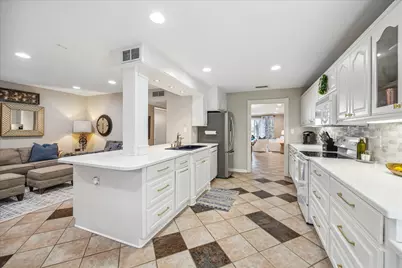 8956 Chatsworth Drive #8956, Houston, TX 77024 - Photo 9