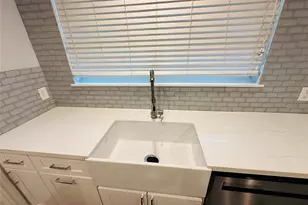 9758 Cedardale Dr, Houston, TX 77055 - Photo 9