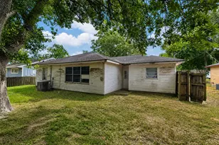 1101 Southampton Dr, Angleton, TX 77515 - Photo 13