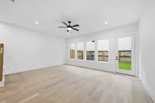 6011 Maxie St, Houston, TX 77007 - Photo 9