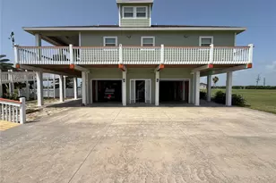 979 Rancho Carribe Dr, Crystal Beach, TX 77650 - Photo 9