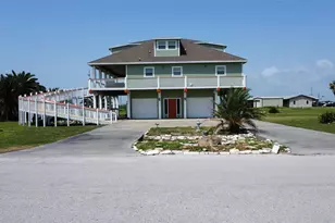 979 Rancho Carribe Dr, Crystal Beach, TX 77650 - Photo 5