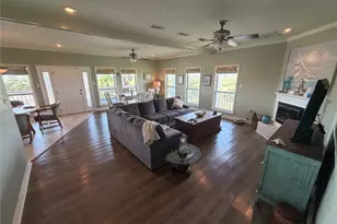 979 Rancho Carribe Dr, Crystal Beach, TX 77650 - Photo 23