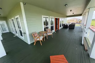 979 Rancho Carribe Dr, Crystal Beach, TX 77650 - Photo 17