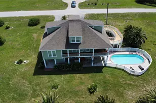 979 Rancho Carribe Dr, Crystal Beach, TX 77650 - Photo 3