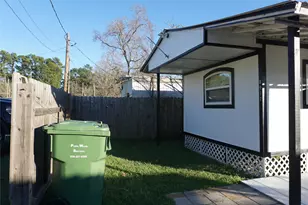 8977 Gladewood St, Willis, TX 77318 - Photo 3