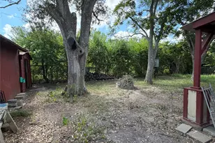 426 E Fm 1093 Rd, Wallis, TX 77485 - Photo 21