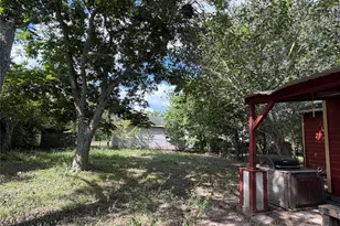 426 E Fm 1093 Rd, Wallis, TX 77485 - Photo 23