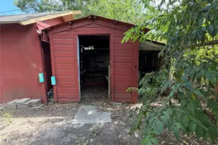 426 E Fm 1093 Rd, Wallis, TX 77485 - Photo 17
