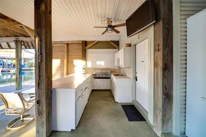 1127 Tiki Drive, Tiki Island, TX 77554 - Photo 5