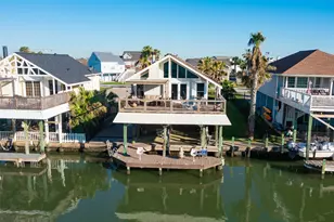 1127 Tiki Dr, Tiki Island, TX 77554 - Photo 3