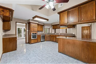 339 Freeman Boulevard, West Columbia, TX 77486 - Photo 13