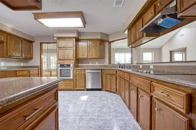 339 Freeman Boulevard, West Columbia, TX 77486 - Photo 5