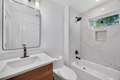 316 Walthall #B, Houston, TX 77022 - Photo 9