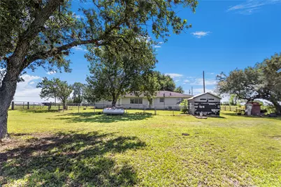 2602 Bootlegger Lane, Yoakum, TX 77995 - Photo 23