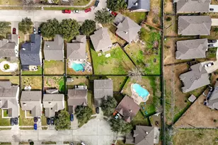 7803 Blackbird Ln, Baytown, TX 77523 - Photo 37