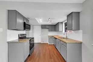 8406 Daycoach Ln, Houston, TX 77064 - Photo 9