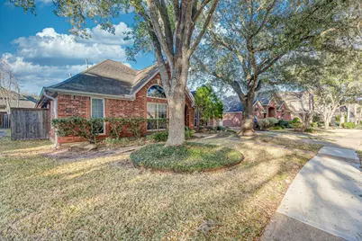 7111 Glenwood Drive, Sugar Land, TX 77479 - Photo 3