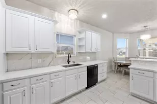 3226 Royal Palm Dr, Mont Belvieu, TX 77523 - Photo 9