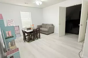 3226 Royal Palm Dr, Mont Belvieu, TX 77523 - Photo 9