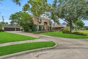 2111 Riverside Dr, League City, TX 77573 - Photo 3