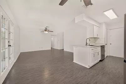 11819 S Evelyn Circle, Houston, TX 77071 - Photo 13