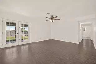 11819 S Evelyn Cir, Houston, TX 77071 - Photo 7