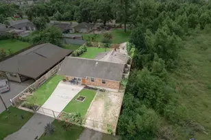 8002 Carolwood Dr, Houston, TX 77028 - Photo 43