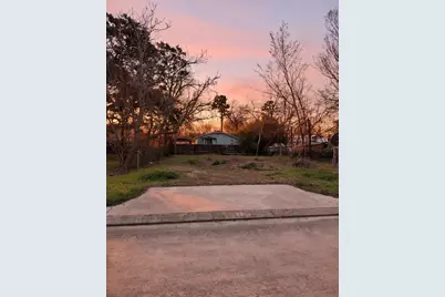 125 Bay Shore Drive, La Porte, TX 77571 - Photo 1