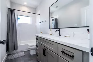 5355 Creekmont Oaks Ln, Houston, TX 77091 - Photo 15