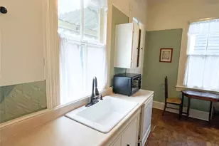 1515 33rd St, Galveston, TX 77550 - Photo 9