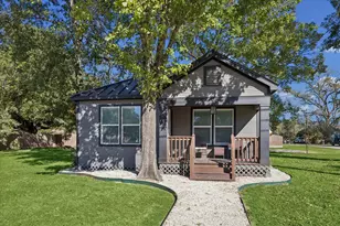 605 N Meyer St, Sealy, TX 77474 - Photo 1