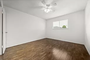 8306 Bee Meadow Ln, Houston, TX 77489 - Photo 11