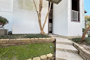 8020 Braesmain Dr, Houston, TX 77025 - Photo 29