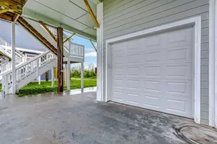 1040 Johnson Rd, Gilchrist, TX 77617 - Photo 5