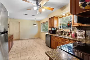 5000 Cedar Creek Dr, Dickinson, TX 77539 - Photo 5