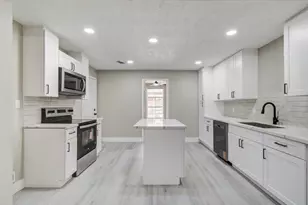 1007 San Jacinto St, Highlands, TX 77562 - Photo 1