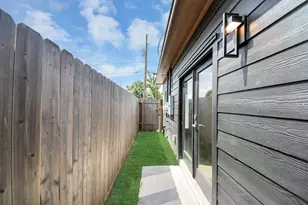 8109 Hamlet St, Houston, TX 77078 - Photo 37