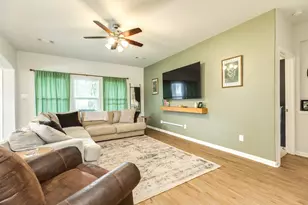 213 N Amherst Dr, West Columbia, TX 77486 - Photo 3