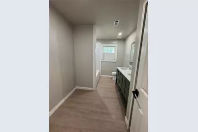 201 E Austin Avenue, Palacios, TX 77465 - Photo 11