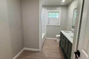 201 E Austin Ave, Palacios, TX 77465 - Photo 11
