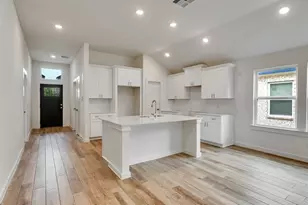 8323 Amber Summit Ln, Angleton, TX 77515 - Photo 5